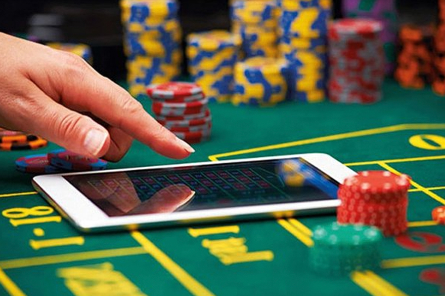 The Psychology Behind Online Casino Games: What Draws Players In?